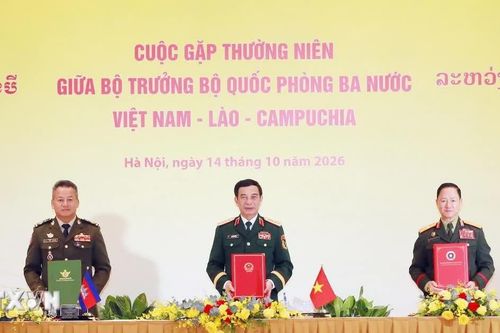 Cuộc gặp giữa Bộ trưởng Bộ Quốc phòng ba nước Việt Nam-Lào-Campuchia
