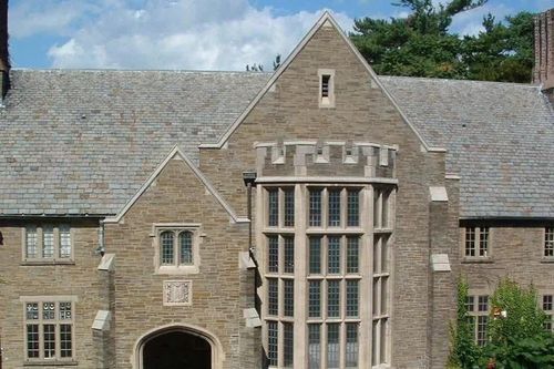Đại học Cornell cấm tiệc hội nam sinh sau bê bối tình dục