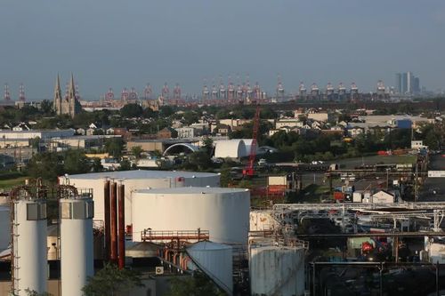 Thỏa thuận dầu diesel của Tổng thống Trump với Nga chỉ đủ cho Mỹ dùng 10 ngày