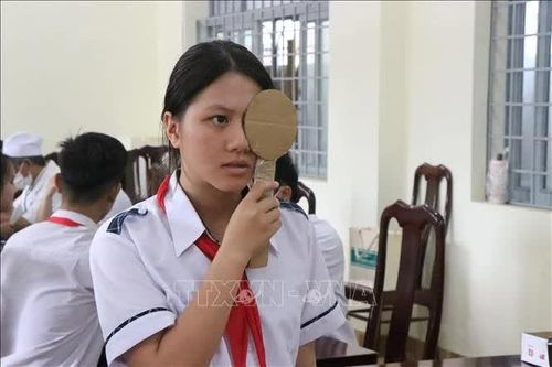 Chăm sóc sức khỏe học đường từ việc khám định kỳ miễn phí