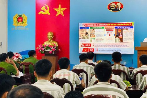Hội Luật gia Tp.Đồng Nai tư vấn pháp luật, mở lối tái hòa nhập cho phạm nhân