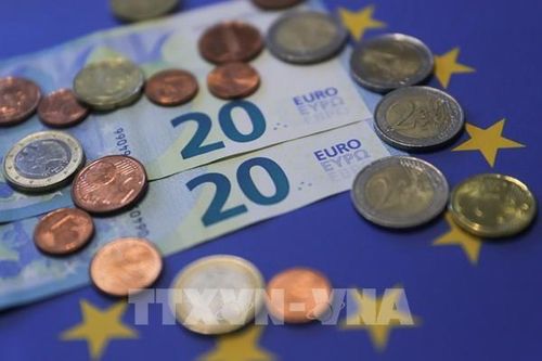 EU thống nhất mức trần thanh toán tiền mặt 10.000 euro từ năm 2027