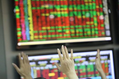Giảm 6 phiên liên tiếp, VN-Index lùi sát mốc 1.700 điểm