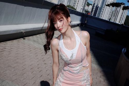Kwon Eun Bi gây bất ngờ với tỷ lệ cơ thể như người mẫu
