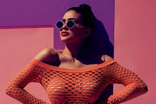 Người mẫu Kylie Jenner gây choáng khi diện váy lưới táo bạo, khoe dáng nóng bỏng ở tuổi 29