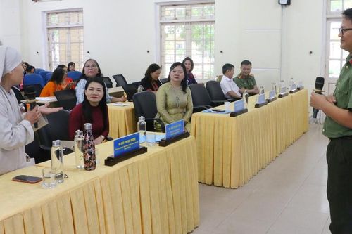 Huế trang bị kỹ năng bảo vệ phụ nữ, trẻ em trước cạm bẫy trên không gian mạng