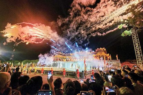 Huế: một thập kỷ mò mẫm cho du lịch đêm