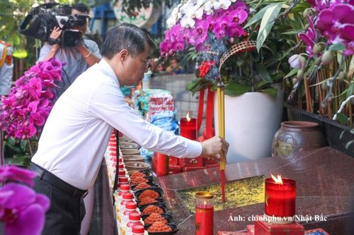 Thủ tướng Lê Minh Hưng dự Lễ viếng, truy điệu và an táng 731 hài cốt liệt sĩ tại Công viên Lê Thị Riêng