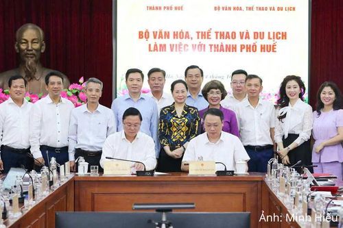 Huế và Bộ Văn hóa ký kết hợp tác phát huy di sản, phát triển công nghiệp văn hóa
