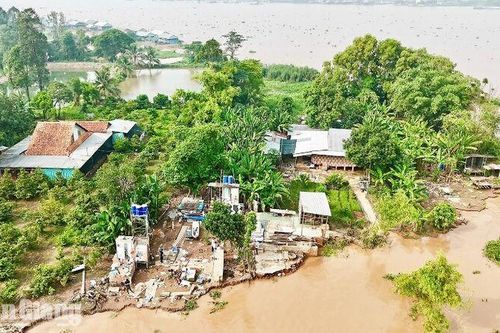 Sớm xây bờ kè ở xã Mỹ Hòa Hưng, ngăn sạt lở lan rộng