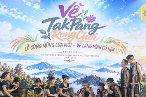 Đồng bào Xơ Đăng vào hội mừng lúa mới