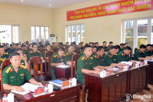 Chính ủy Bộ Chỉ huy Quân sự thành phố Đồng Nai đối thoại với cán bộ, chiến sĩ