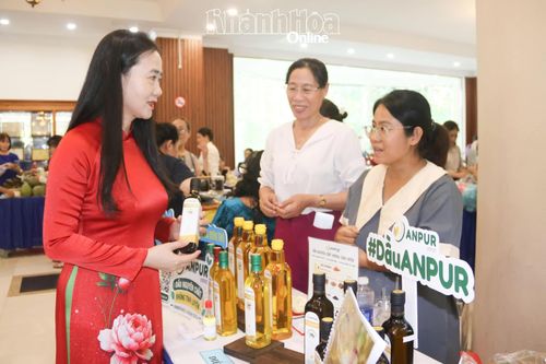 70 gian hàng trưng bày, giới thiệu sản phẩm do phụ nữ thực hiện