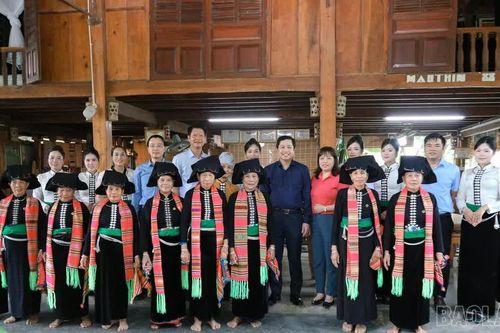 Bí thư Tỉnh ủy Dương Quốc Huy thăm mô hình homestay ở phường Trung Tâm