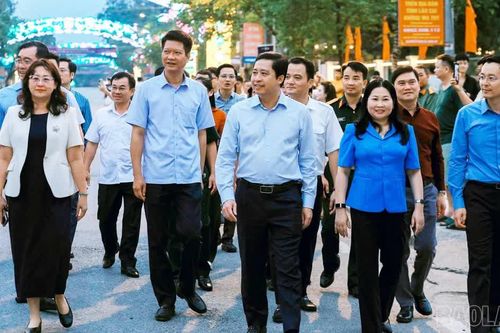 Bí thư Tỉnh ủy Dương Quốc Huy kiểm tra tổng duyệt chương trình diễu diễn đường phố Lễ hội Văn hóa, Du lịch Mường Lò năm 2026