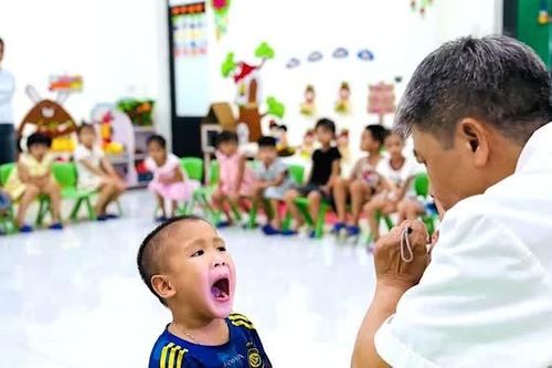 Quan tâm chăm sóc sức khỏe học đường