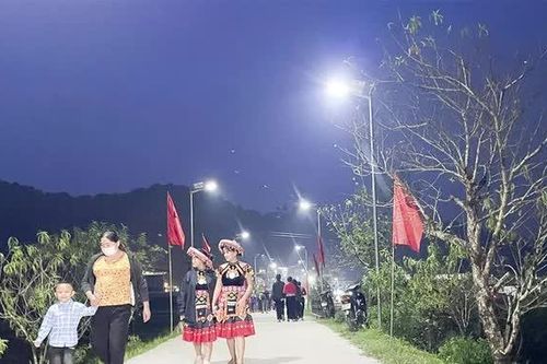 Sáng đường quê, ấm lòng dân