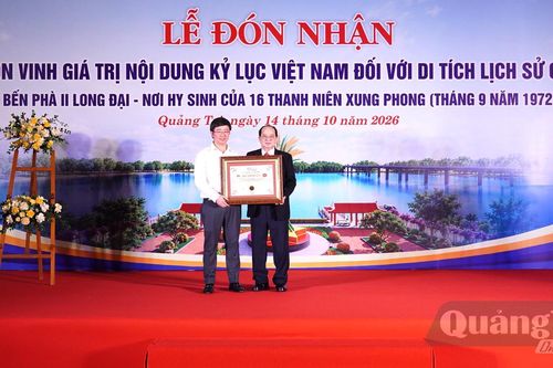 Đón nhận Bằng tôn vinh giá trị nội dung kỷ lục Việt Nam đối với Di tích lịch sử quốc gia Bến phà II Long Đại