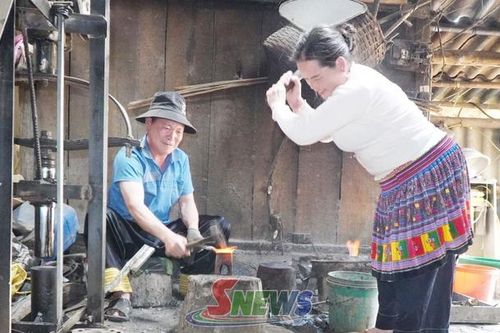 Giữ lửa nghề rèn của người Mông ở Nong Tầu