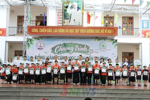 Quỹ Bảo vệ và Phát triển rừng đồng hành cùng học sinh đến trường