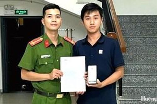 Nhận hơn 18 triệu đồng chuyển nhầm, người dân chủ động trình báo công an