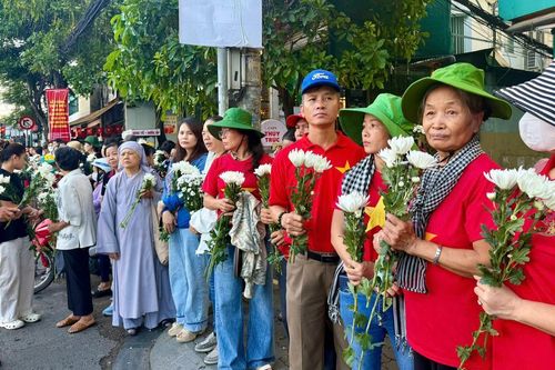 Hàng nghìn người dân TP.HCM tri ân 731 liệt sĩ trên hành trình về đất mẹ