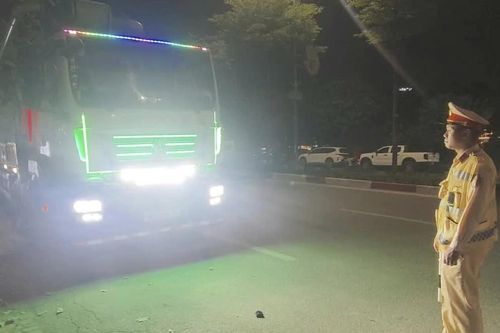 CSGT xử lý loạt xe tải độ còi hơi và đèn Led, tài xế tiết lộ 'mánh khóe' qua mặt đăng kiểm