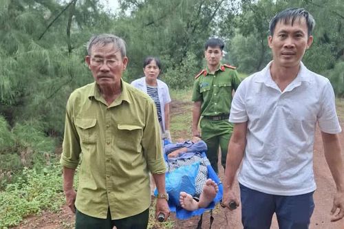Người đàn ông hôn mê giữa rừng phi lao ở Quảng Trị, nghi ngộ độc cá nóc