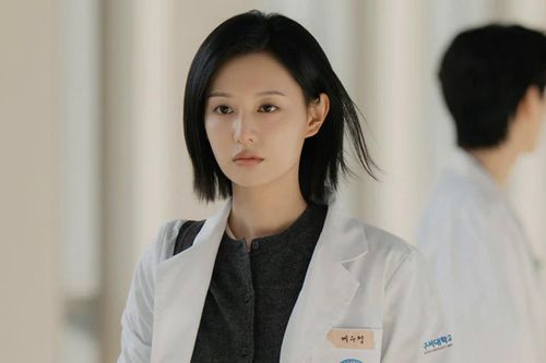 Phim 'Doctor X' của Kim Ji Won vấp tranh cãi vẫn gây sốt toàn cầu