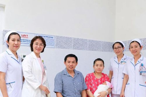 Hiếm gặp: Song thai phát triển và chào đời từ hai tử cung riêng biệt