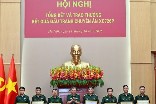 Trao thưởng chuyên án triệt phá đường dây xuất nhập cảnh trái phép XC726p