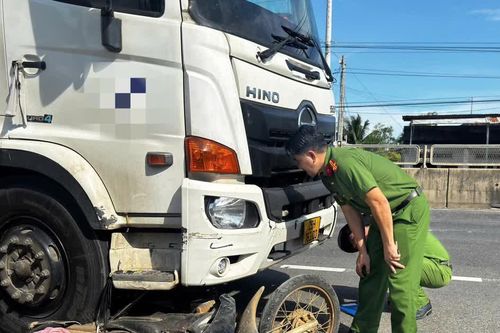 Bị xe tải kéo lê gần 80m sau va chạm, người đi xe máy tử vong