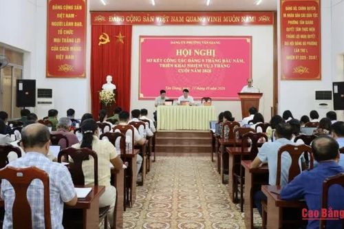 Đảng ủy phường Tân Giang kết nạp 15 đảng viên mới