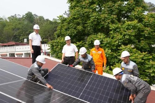Phấn đấu khoảng 10% trụ sở cơ quan lắp đặt điện mặt trời mái nhà trước ngày 31/3/2027