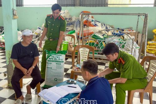 Cà Mau khởi tố đối tượng sản xuất, buôn bán hàng chục tấn phân bón giả