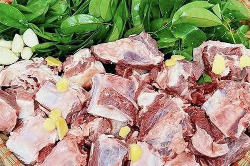 Loại lá có tên nghe lạ tai, là linh hồn của món thịt trâu nổi tiếng, nay được bán giá tới 100.000 đồng/kg