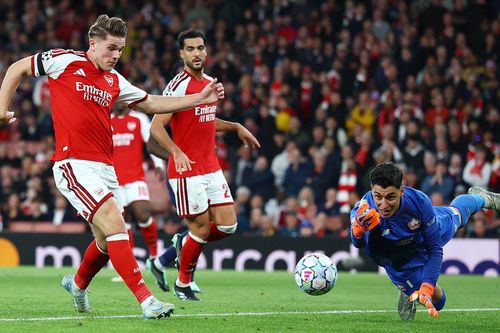 Ghi 3 bàn trong 8 phút, Arsenal thắng Lille 3-0