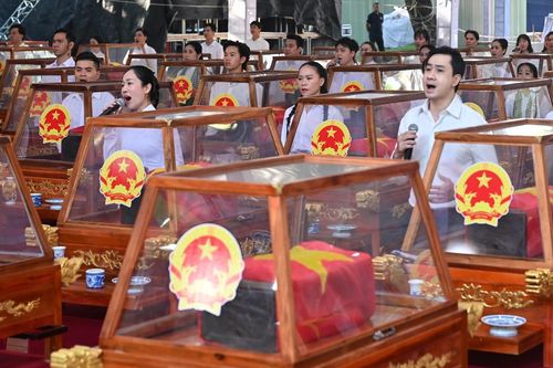 Lễ truy điệu, an táng hài cốt liệt sĩ tại công viên Lê Thị Riêng