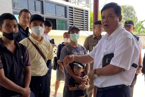 Thủ đoạn kích động, lôi kéo người dân tộc thiểu số trốn ra nước ngoài