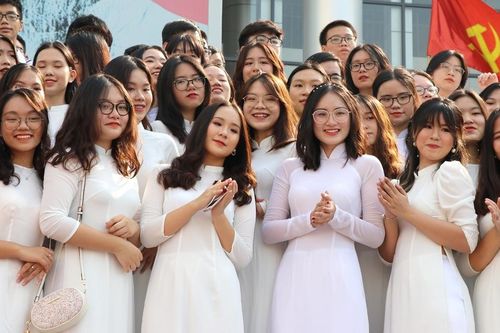 37 thủ khoa học sinh giỏi Hà Nội: Chuyên Hà Nội - Amsterdam dẫn đầu với 11 em