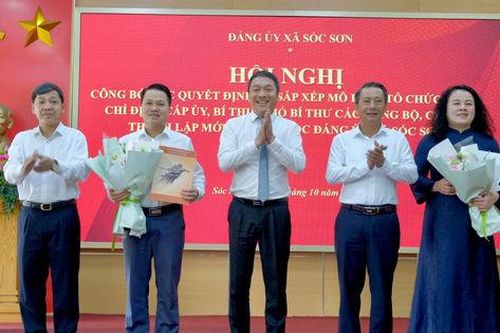 Xã Sóc Sơn công bố các quyết định về sắp xếp mô hình tổ chức Đảng