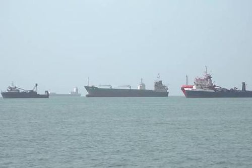 Iran tăng sức ép quân sự tại Eo biển Hormuz