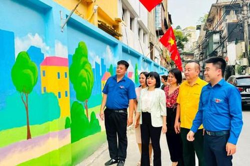 Tuổi trẻ Khương Đình làm đẹp không gian sống bằng tranh tường bích họa