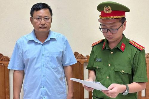 Hai cựu cán bộ xã ở Phú Thọ bị khởi tố vì bán đất công, thu hơn 545 triệu đồng