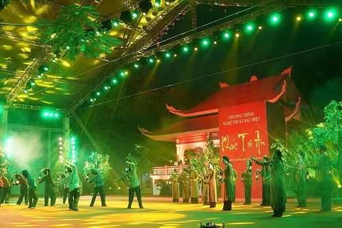 Tình quân dân trong đêm tri ân các Anh hùng liệt sĩ