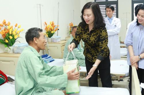 Bộ Y tế xây dựng lộ trình điều chỉnh mức đóng BHYT gắn với mở rộng quyền lợi