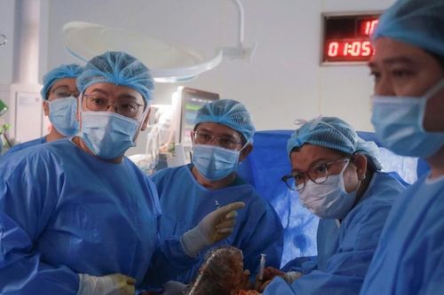Hai giờ nghẹt thở cứu thai nhi mắc dị tật tim nghiêm trọng trong bụng mẹ