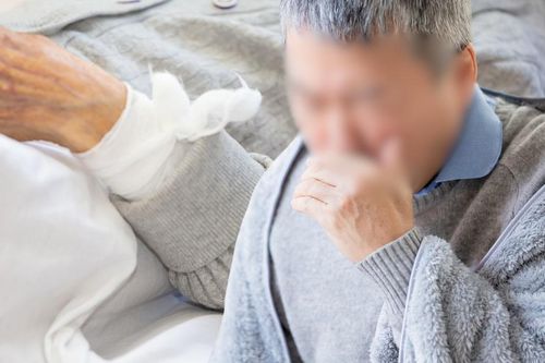 Chỉ sốt nhẹ, người đàn ông bất ngờ rơi vào suy hô hấp nguy kịch