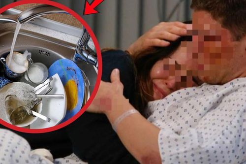 Cả nhà bị ung thư gan 'gõ cửa' nếu rửa bát theo cách này