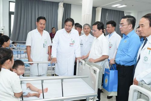 Chủ tịch Tổng Liên đoàn Lao động Việt Nam: Chăm lo thiết thực để người lao động ngành y yên tâm gắn bó với đơn vị